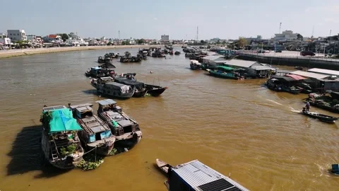 Aerial view of the cai rang floating market on the mekong river delta with .. 스톡 동영상 335018222
