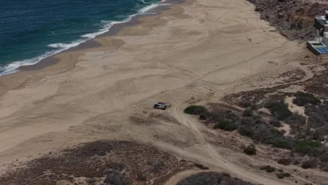 Aerial view of a camper van parked on the sand at Palm Beach Club in Cabo San Vídeo Stock 344030204