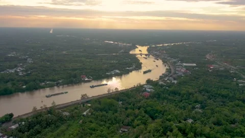 Aerial view of the Can Tho river during a brilliant sunset Stock Footage 167263967