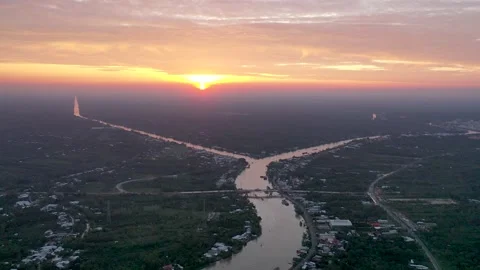 Aerial view of the Can Tho river during a brilliant sunset Stock Footage 167264184