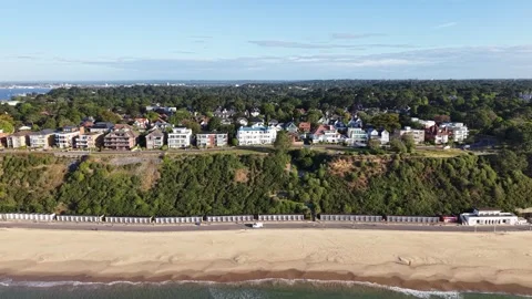 Aerial View of Canford Cliffs in Poole, Dorset, England Vidéo 336754320