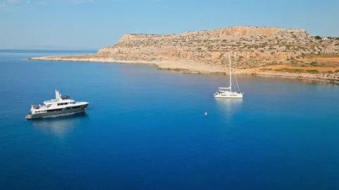 Aerial view of the Cape Cavo Greco coast in Cyprus with a boat on the water. Stockbeeldmateriaal 341543920
