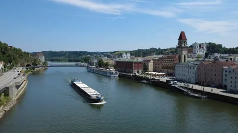 Aerial view of cargo ship on the Danube river in Passau, Germany 库存影片 338274609