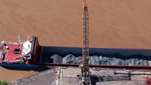 Aerial view of cargo ship loading in Flixborough, United Kingdom. 스톡 동영상 340334717