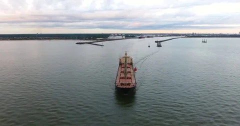 Aerial view of cargo ship in motion in front of the ship - 16 Vídeo Stock 79740080