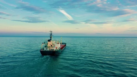 Aerial view of Cargo ship sailing in still water. Vídeo Stock 120624729