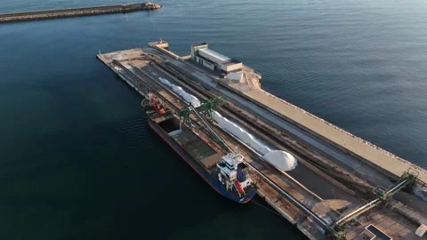 Aerial view of cargo ship unloading salt at Torrevieja port 스톡 동영상 330052107