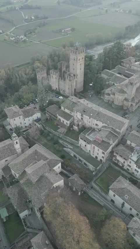 Aerial view of Castell'arquato, Emilia Romagna, Italy Video stock 304978441
