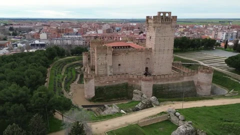 Aerial view of the Castillo de la Mota in Medina del Campo, Valladolid Stock Footage 265442147