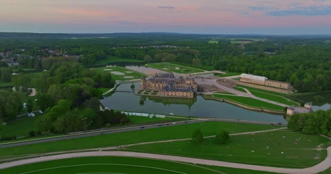 Aerial view of Chantilly Castle at sunset, Oise, Picardie, France 库存影片 276126160