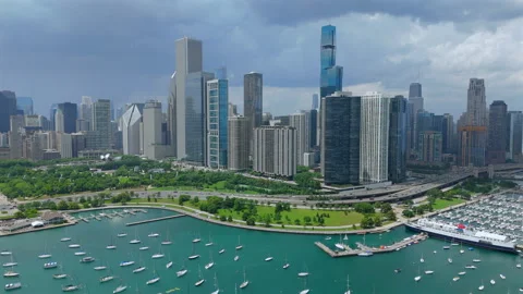 Aerial View of Chicago Skyline with Harbor and Sailboats on Lake Michigan. Video stock 338259751