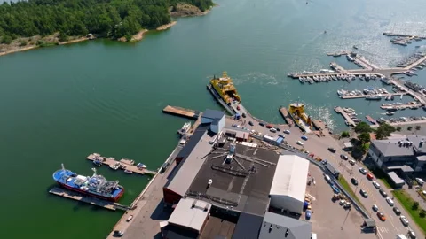 Aerial view circling e ferry unloading cars at the Kasnas marina, Finland Vídeo Stock 336739810