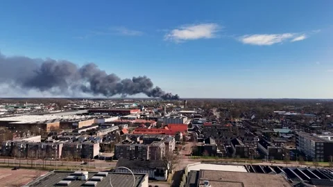 Aerial view of a city fire with large plume of black smoke 動画素材 331189138