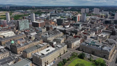 Aerial view of cityscape of Glasgow, largest city in Scotland - UK, Europe Vídeo Stock 112342495