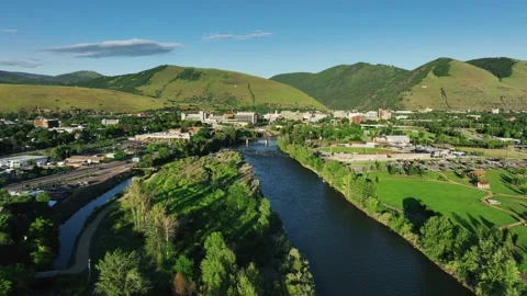 Aerial View Of The Clark Fork River In Downtown Missoula, Montana - drone Vídeo Stock 218090127