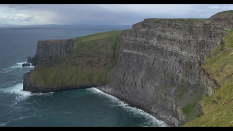 Aerial View of the Cliffs of Moher on a Cloudy Day 스톡 동영상 277797121