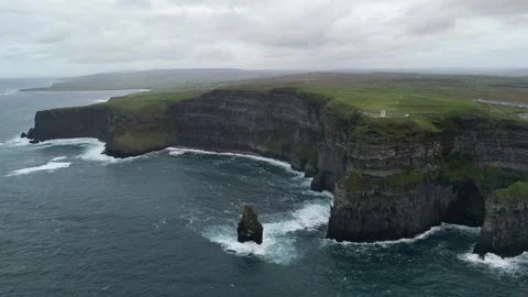 Aerial view of Cliffs of Moher Vídeos de archivo 331960721