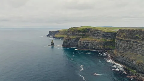 Aerial view of Cliffs of Moher sea cliffs, County Clare, Ireland 스톡 동영상 346019476