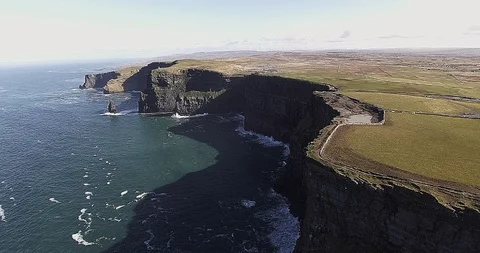 Aerial View of the Cliffs of Moher on the western coast of Ireland Vídeo Stock 89354735