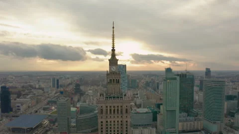 Aerial view of a clock tower of Palace of Culture and Science in Warsaw, Poland Vídeo Stock 167213470