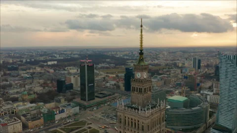 Aerial view of a clock tower of Palace of Culture and Science in Warsaw, Poland Vidéo 167442942