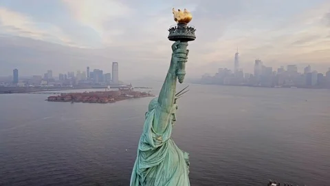 Aerial View Close Up Torch Statue of Liberty Red 8K 스톡 동영상 106578001