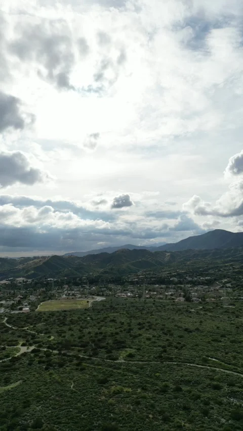 Aerial View of Clouds Over Mountains North of Claremont, California Vídeo Stock 264000927