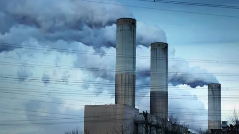 Aerial view of a coal-fired power plant with smokestacks emitting pollution Stock-Footage 280348285