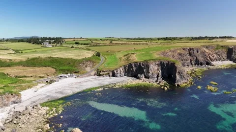 Aerial View of Coastal Cliffs and Rocky Cove in 4K Vídeos de archivo 332943449