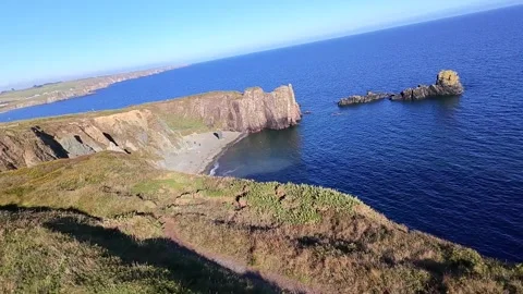 Aerial View of Coastal Cliffs and Sea Stack Stockbeeldmateriaal 333336969