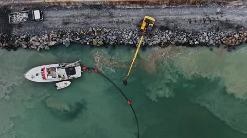 Aerial view of coastal dredging operations Vidéo 338186890