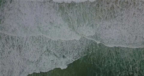Aerial view of a coastal section with approaching breaking waves and spray Video stock 123407885