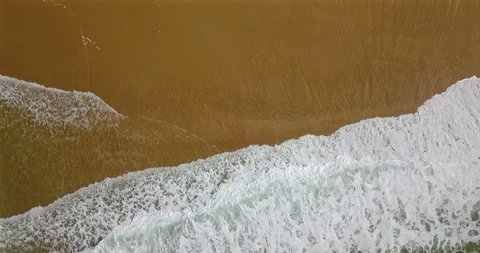 Aerial view of a coastal section with approaching breaking waves and spray Video stock 123408533