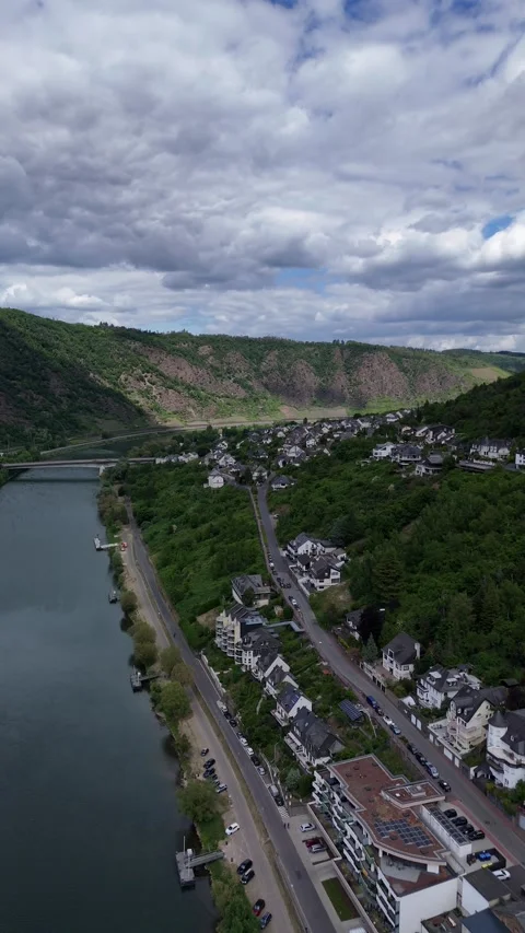 Aerial View of Cochem Moselle River and Vineyards Germany Vidéo 341328247