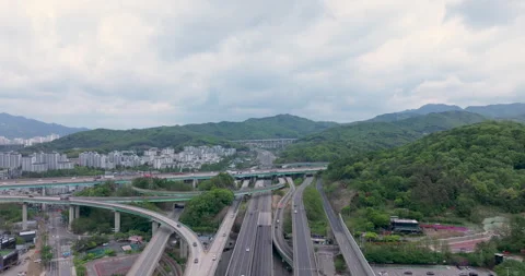 Aerial view of complex highway interchange in Uiwang, Gyeonggi-do, South Korea 스톡 동영상 333882169