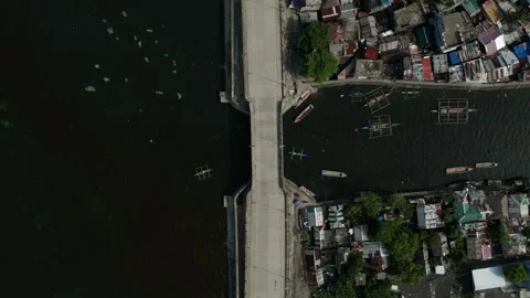 Aerial view of a concrete bridge over a dark river. Vídeos de archivo 335588417