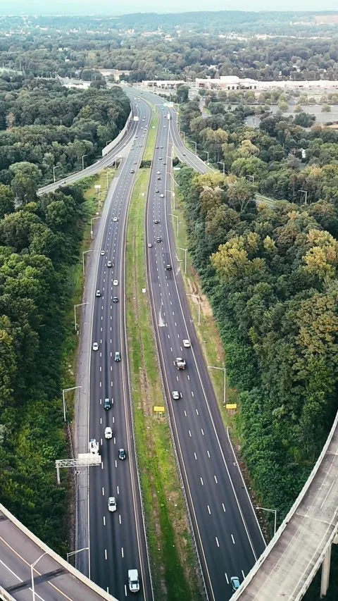 Aerial view of Connecticut highway interchange with traffic... Vídeo Stock 344332610