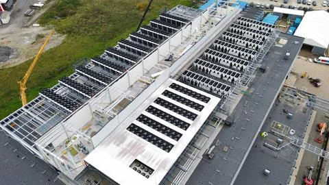 Aerial view constructing artificial intelligence data center Stockfoto's