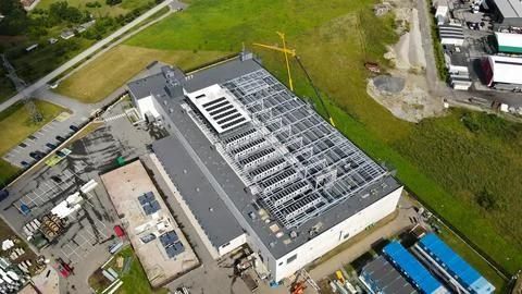 Aerial view constructing large modern data center facility Stockfoto's