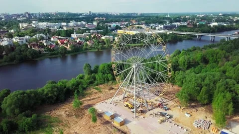 Aerial view of the construction site of the Ferris Wheel attraction Video stock 202215148