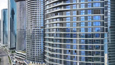 Aerial view of the construction site of The Sharp Songdo Arc Bay Apartment i Vídeo Stock 302614311