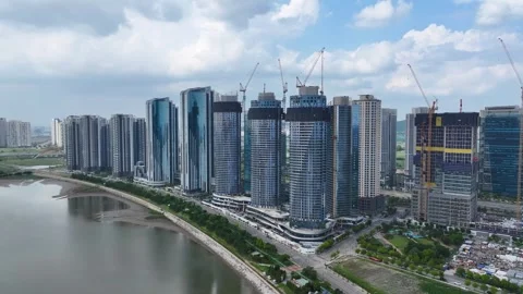 Aerial view of the construction site of The Sharp Songdo Arc Bay Apartment i Vídeo Stock 302614423