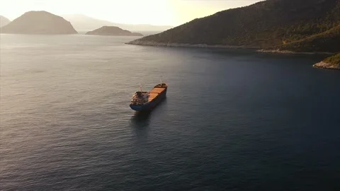 Aerial view of container cargo carrier tanker anchored near Alonissos, Greece 库存影片 135549900
