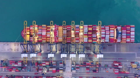 Aerial view of container ship, Deep Sea Port,And trucks are loading containers. Vídeos de archivo 220467676