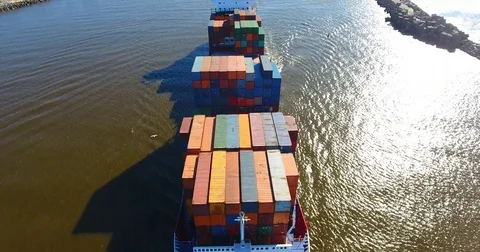 Aerial view of container ship in motion from the front - 2 Vídeo Stock 73927066