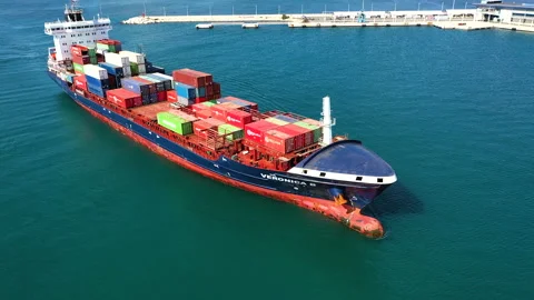 Aerial view of container ship Veronica B in the port of Alicante. Vidéo 137557271