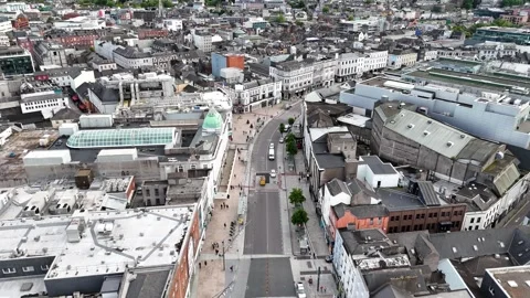 Aerial view of Cork's streets in southern Ireland Vidéo 293128243