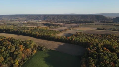 Aerial view of corn fields in the mountains of in rural Central Pennsylvani.. 스톡 동영상 243845061