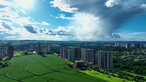 Aerial view of cornfields bordering the urban skyline of Ribeiro Preto, Brazi 動画素材 342347282