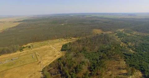 Aerial view of countryside, forest, fields, greenhouse and research site. 4K Vídeo Stock 89157101